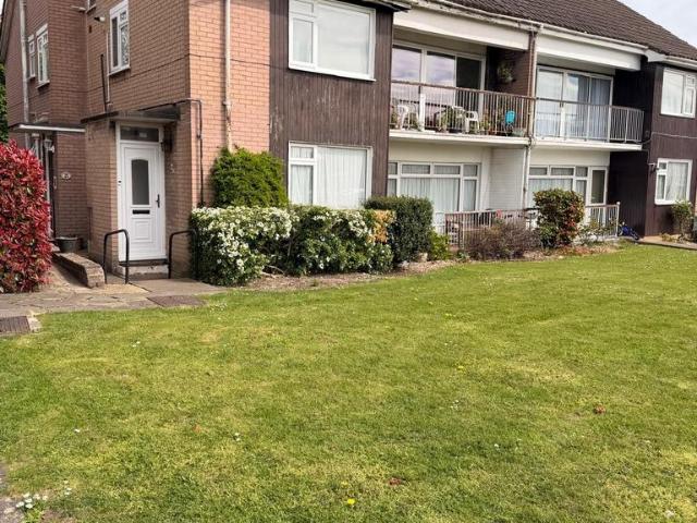 Flat for sale in Little Stanmore, Greater London