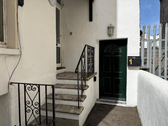 Flat for sale in Roselands, Eastbourne