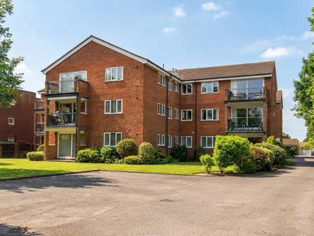 Flat for sale in Marshside, Southport