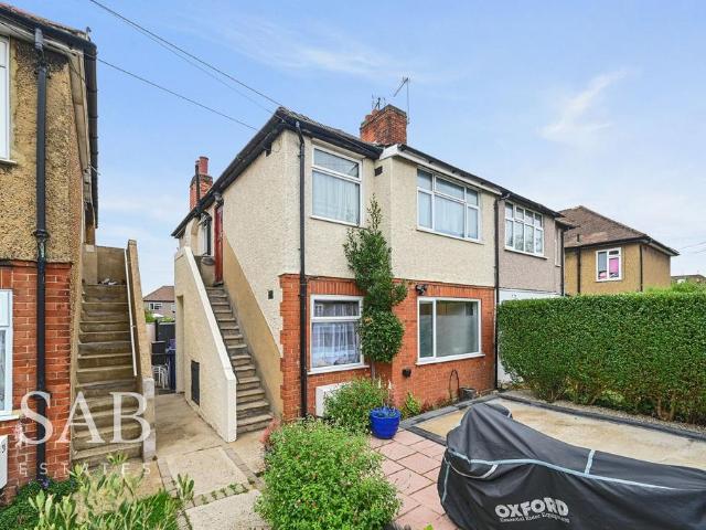 Flat for sale in London Borough of Ealing, Greater London