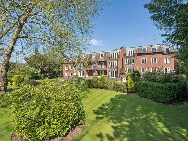 Flat for sale in Batchworth