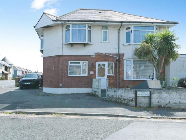 Flat for sale in Talbot Village, Bournemouth