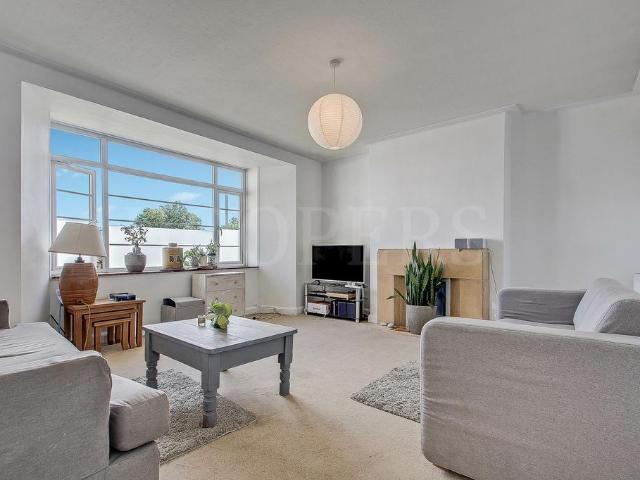 Flat for sale in Dollis Hill, Greater London