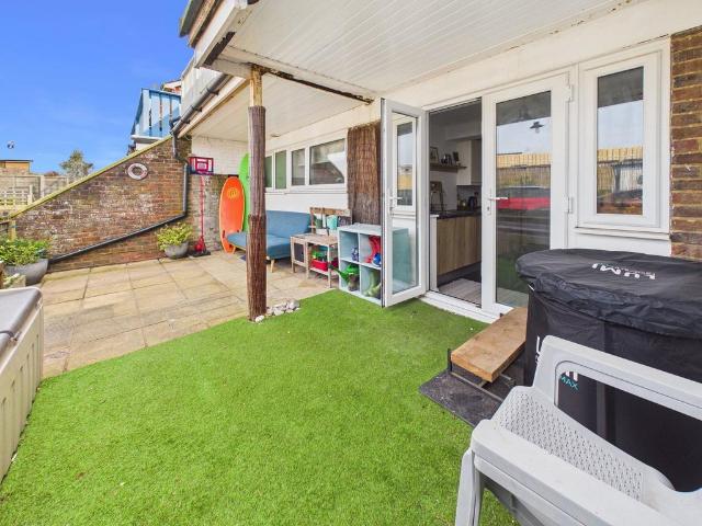 Flat for sale in Fishersgate, West Sussex