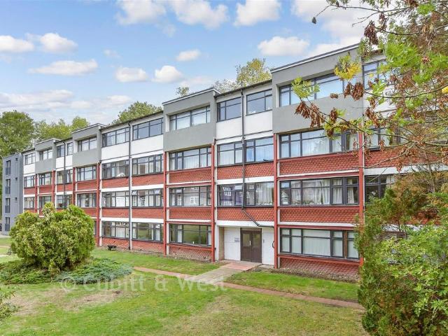 Flat for sale in Ewell, Epsom and Ewell