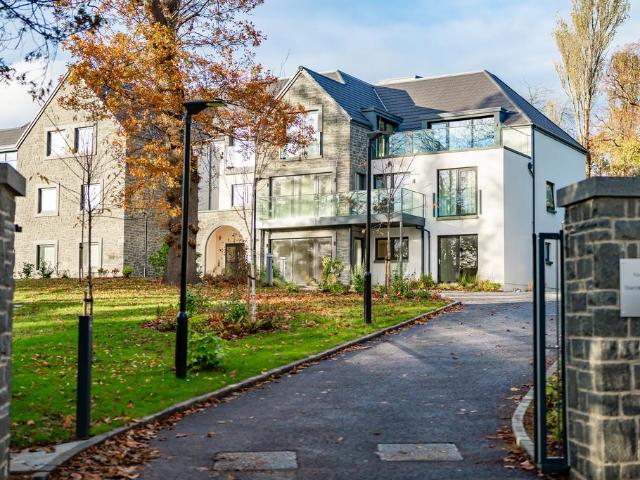 Flat for sale in Barnton, Scotland
