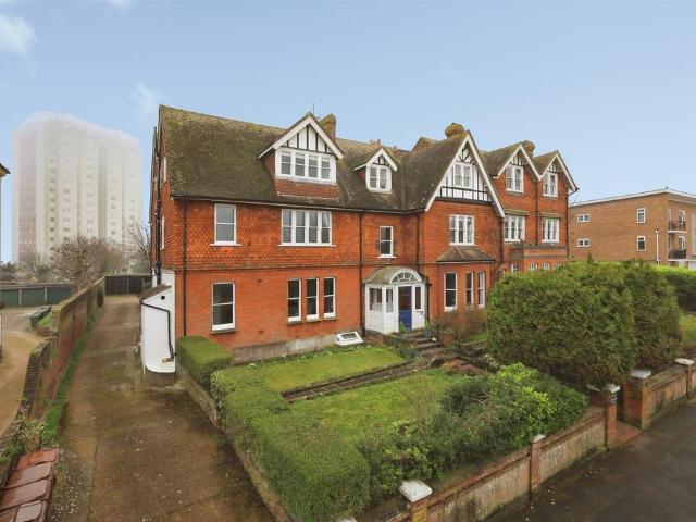 Flat for sale in Eastbourne, East Sussex