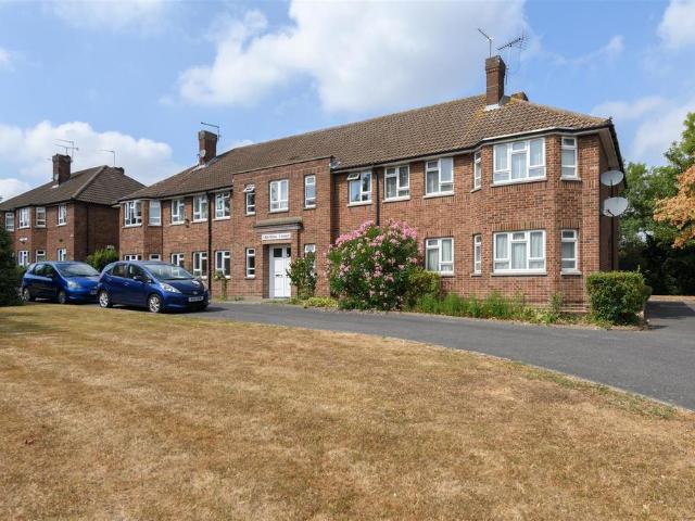 Flat for sale in Cockfosters, Greater London