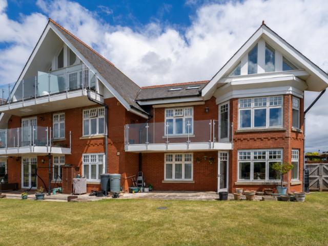 Flat for sale in Withycombe, Budlake