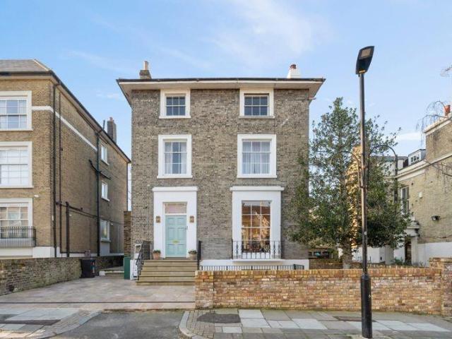 Flat for sale in Maida Vale, Greater London