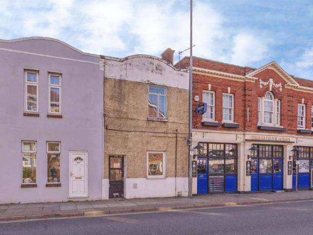 Flat for sale in Fratton, City Of Portsmouth