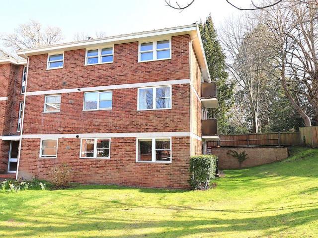 Flat for sale in Farnborough, Hampshire