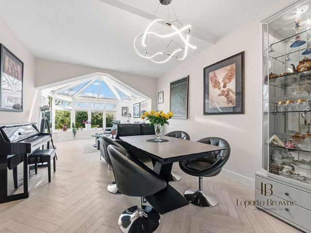 Flat for sale in North Kensington, Greater London