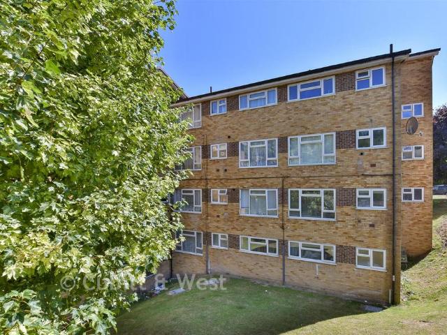 Flat for sale in Hillview, Surrey