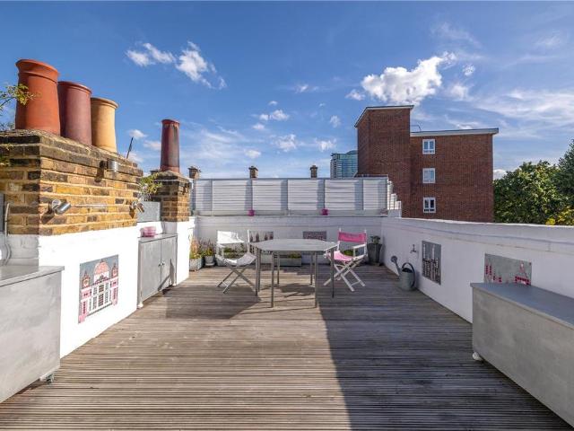 Flat for sale in West Kensington, Greater London