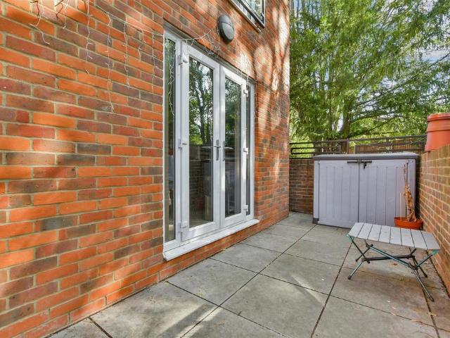 Flat for sale in London Borough of Croydon, Purley