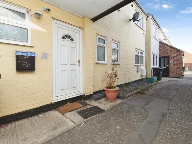 Flat for sale in Heybridge, Maldon
