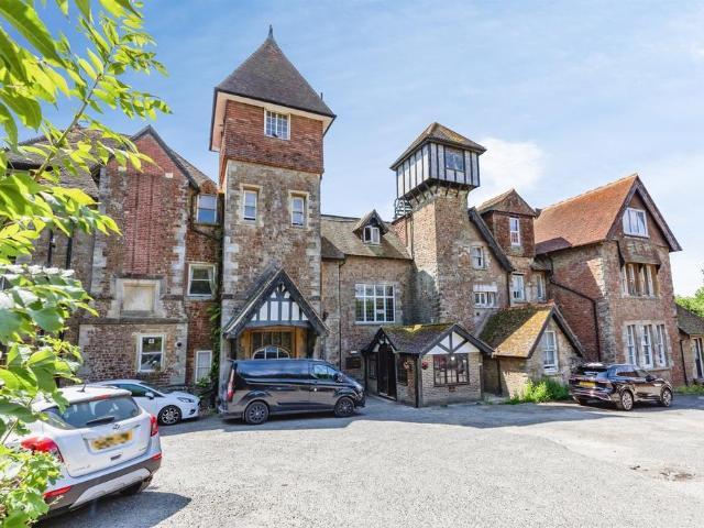 Flat for sale in Blacklands, Guestling Green