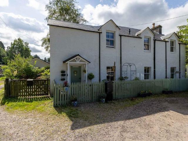Flat for sale in Birnam, Scotland
