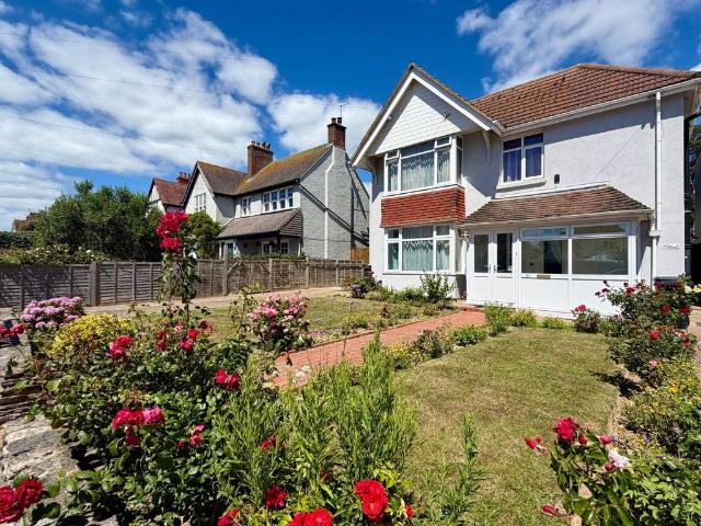 Flat for sale in Central, Heathlands