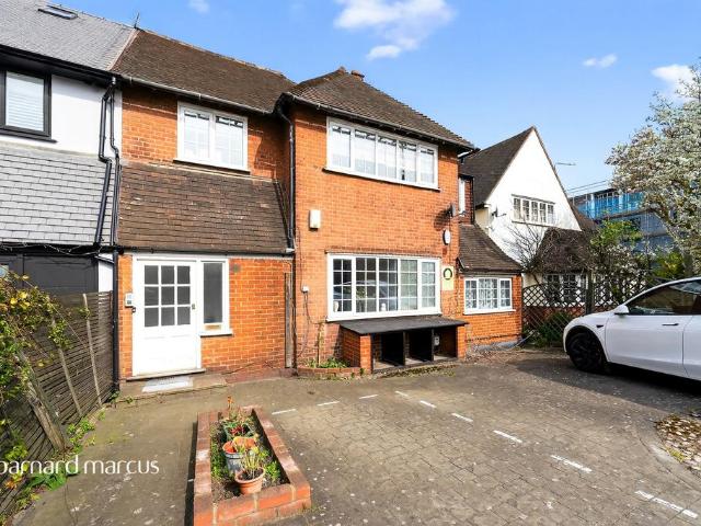 Flat for sale in North Sheen, Greater London
