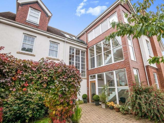 Flat for sale in Withycombe, Budlake