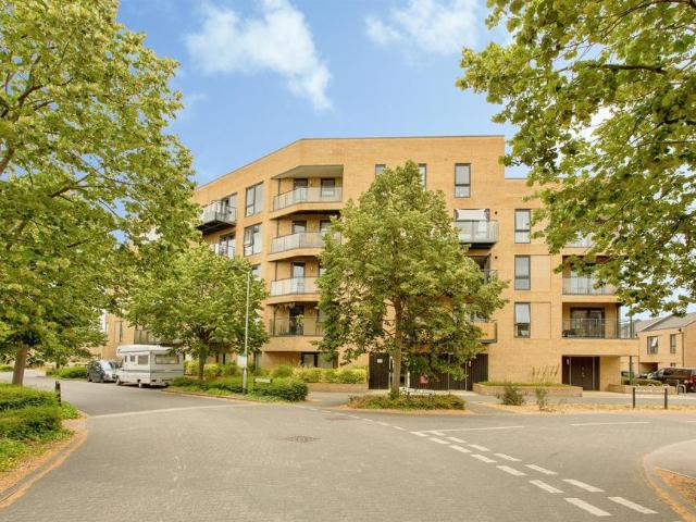 Flat for sale in Arbury, Cambridgeshire