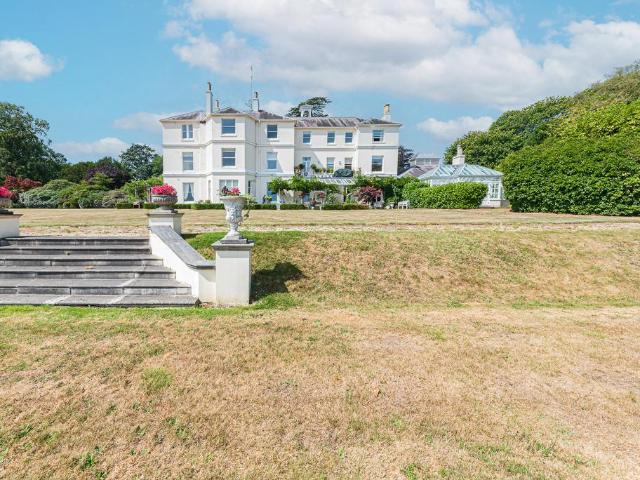 Flat for sale in Winkfield