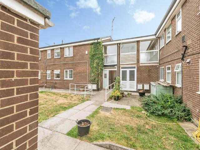 Flat for sale in Horbury Bridge, West Yorkshire