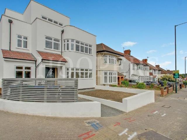 Flat for sale in Dollis Hill, Greater London
