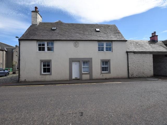 Flat for sale in Carnwath, Scotland