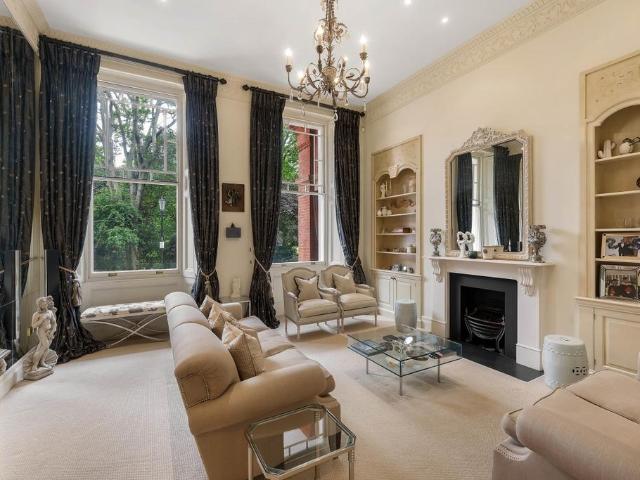 Flat for sale in Chelsea, Greater London