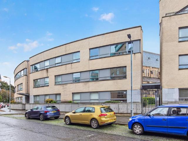 Flat for sale in Hutchesontown, Glasgow