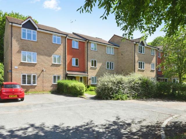 Flat for sale in Kings Hill, Colliers End