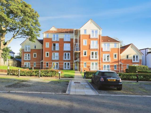 Flat for sale in Goldthorn Park, Wolverhampton