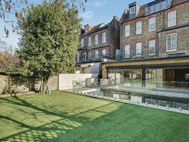 Flat for sale in South Hampstead, Greater London