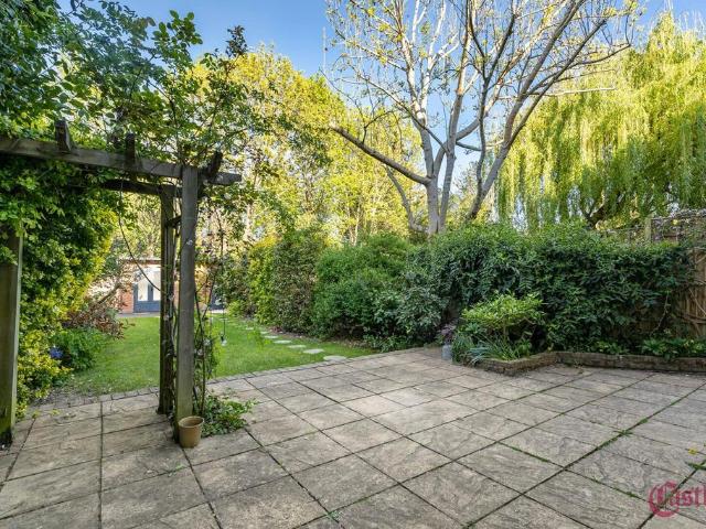 Flat for sale in Crouch End, Greater London