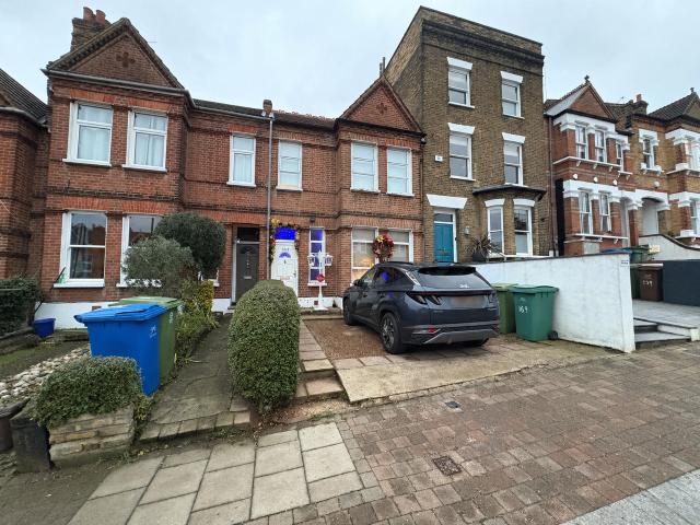 Flat for sale in East Dulwich, Greater London
