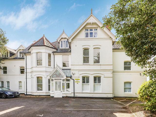 Flat for sale in Charminster, Bournemouth