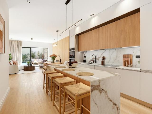 Flat for sale in London Borough of Ealing, Greater London