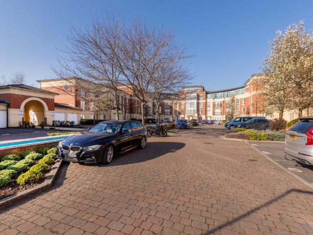Flat for sale in Clewer Village, Windsor