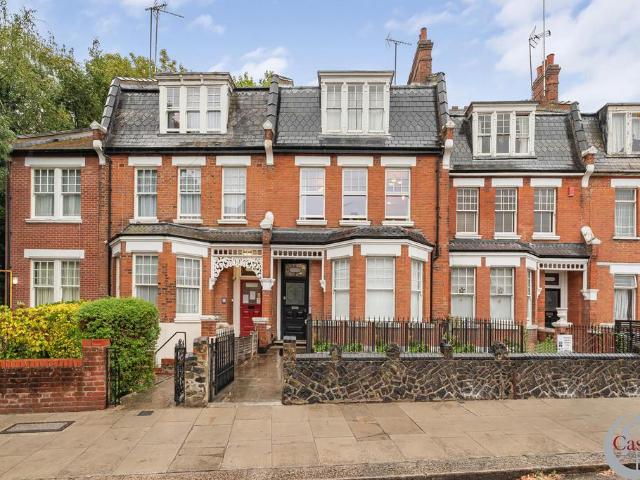 Flat for sale in London Borough of Haringey, Greater London