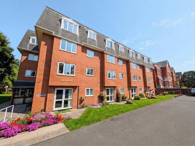 Flat for rent in Marshside, Southport