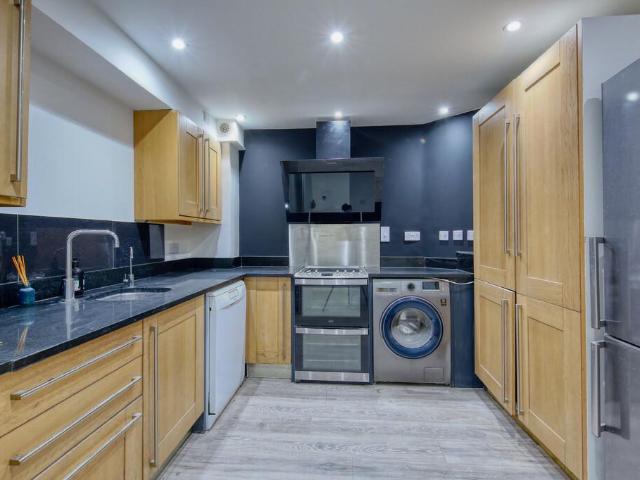 Flat for rent in London Borough of Merton, Greater London
