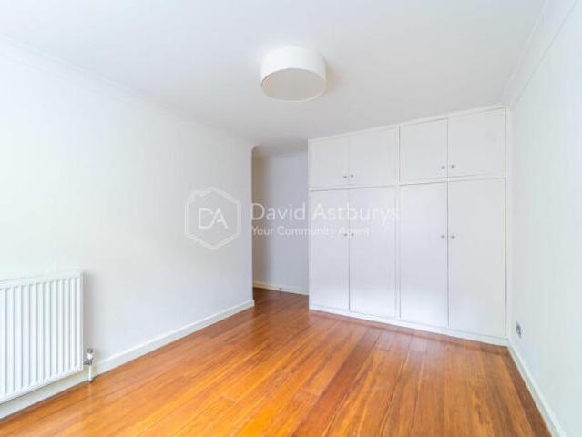 Flat for rent in Highbury, Greater London