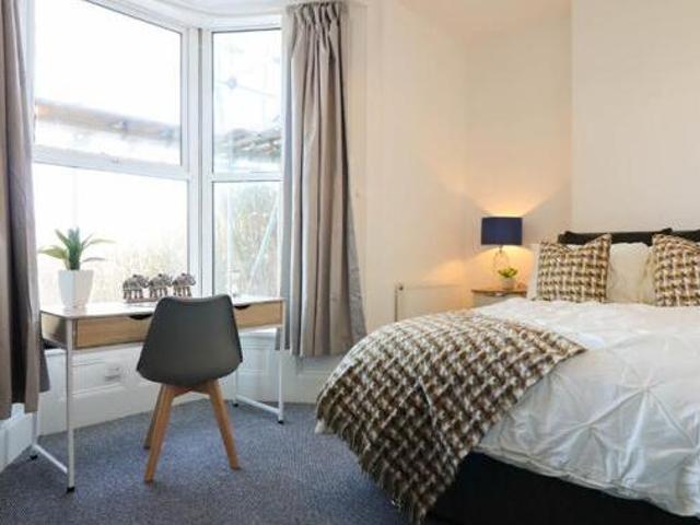 House for rent in Follaton, Strode