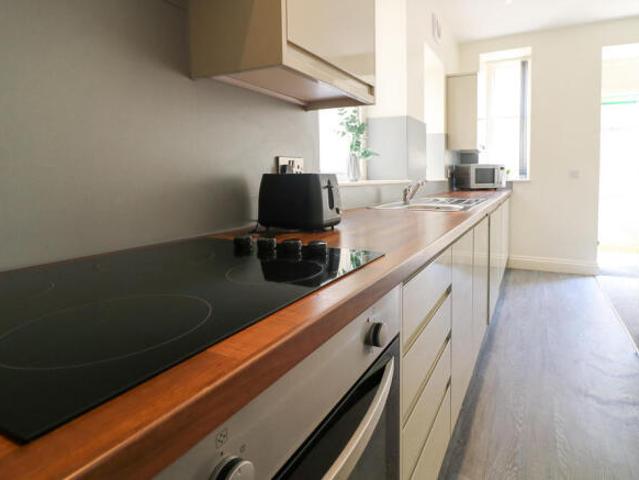 Flat for rent in Follaton, Strode