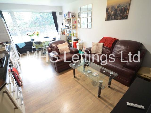 Room for rent in Hyde Park, West Yorkshire