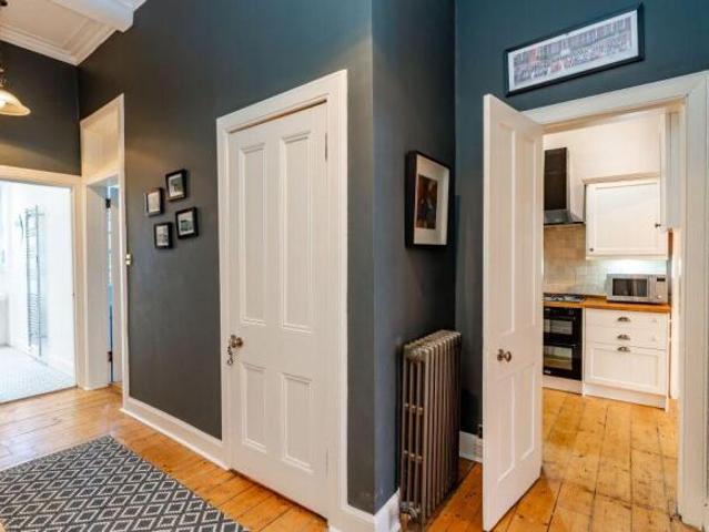 Flat for sale in Marchmont, Scotland