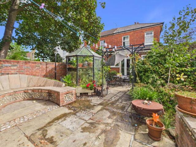 Flat for sale in Worthing, West Sussex